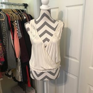 Cross over low cut top